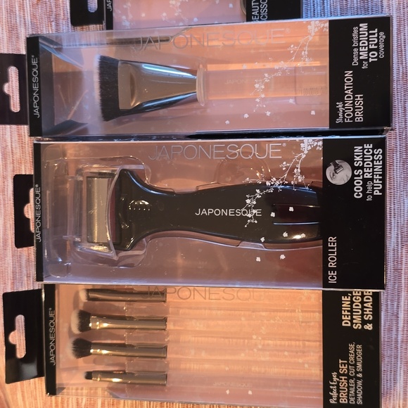 JAPONESQUE BRAND WOMEN'S MAKEUP ACCESSORIES BUNDLE OF 4 ITEMS - Picture 3 of 12